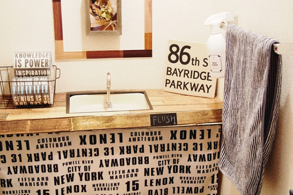 除了種類豐富的玩具之外，百元店也有適合成年人的時尚雜貨。在這些商店里，總有一些東西能引起您的興趣。